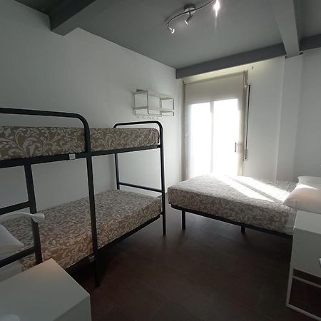 Plaza Universitat Private Rooms Barcellona Esterno foto